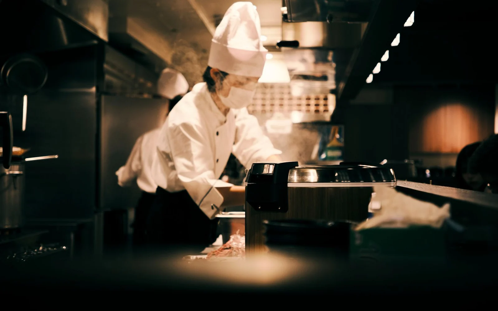 Japanese izakaya manager communicating with chef